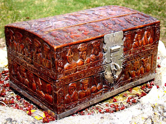 A Fine and unique 18th century carved box depicting the Kings and Queens of Poland from 550 to 1733